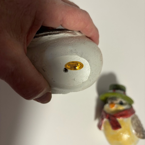 Kirklands Resin Birds of Winter Wearing Scarves Hats Set of 2  LIKE NEW Decor - Picture 9 of 16